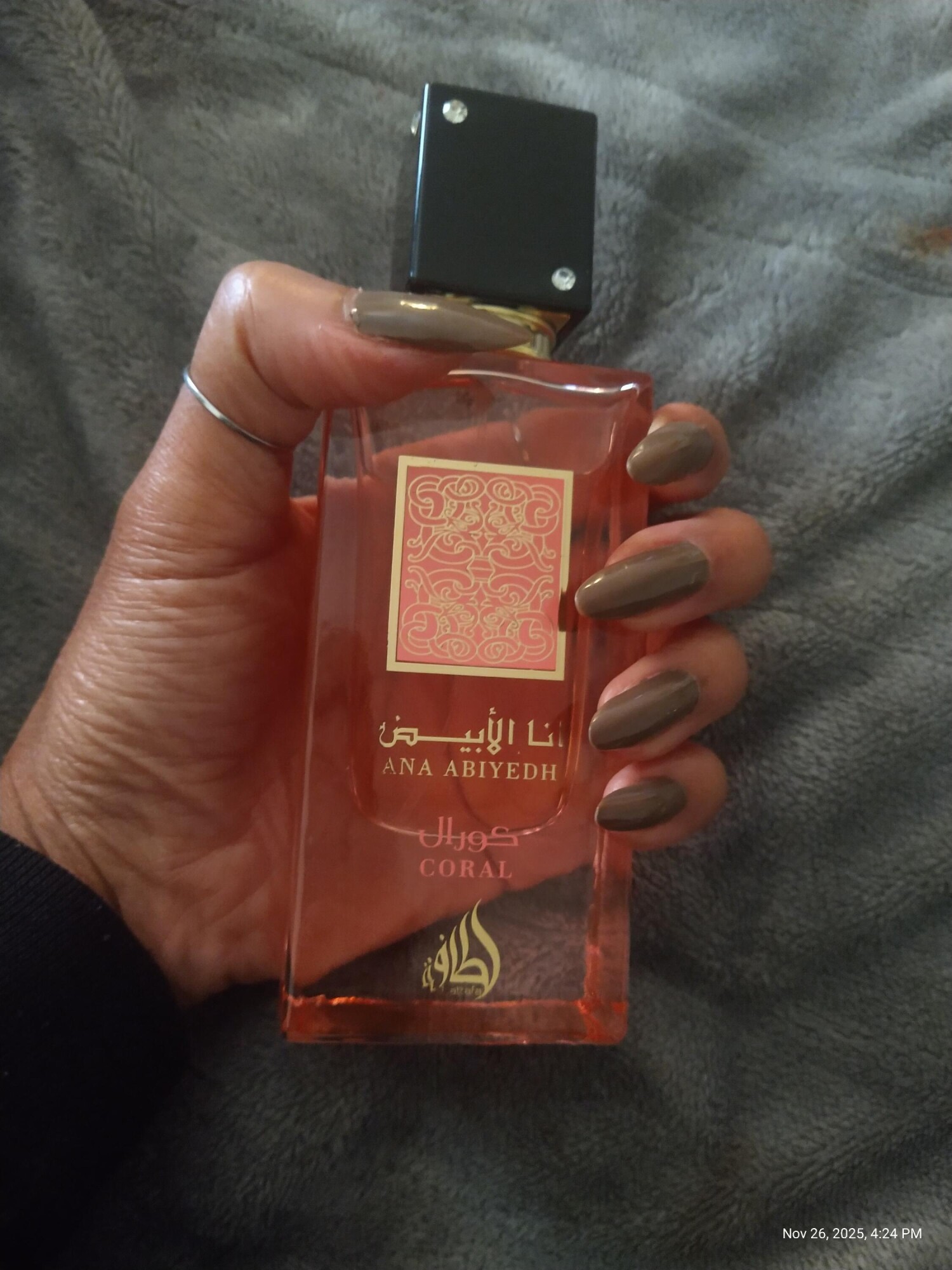 آنا ابیض کورال