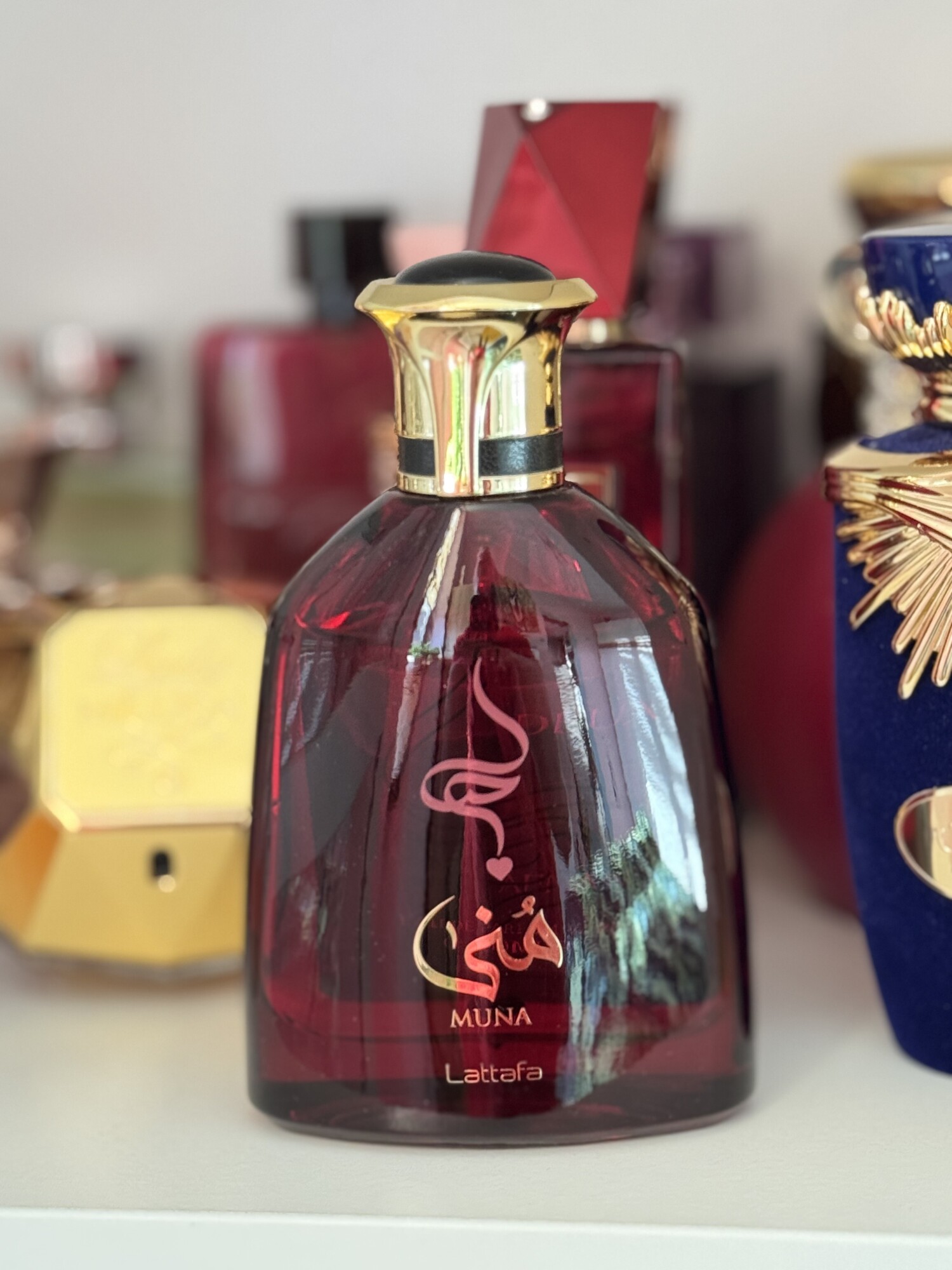 مونا